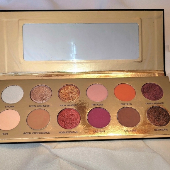 Coloured Raine Queen of Hearts - Picture 2 of 12